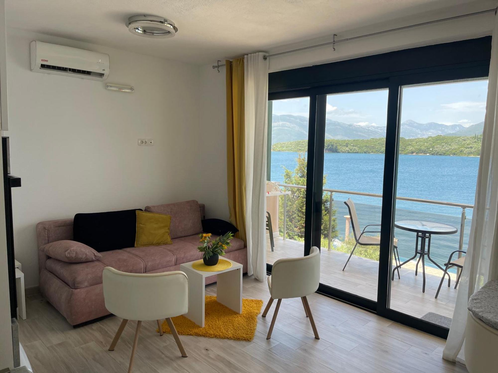Apartmani Mia Tivat Exterior photo