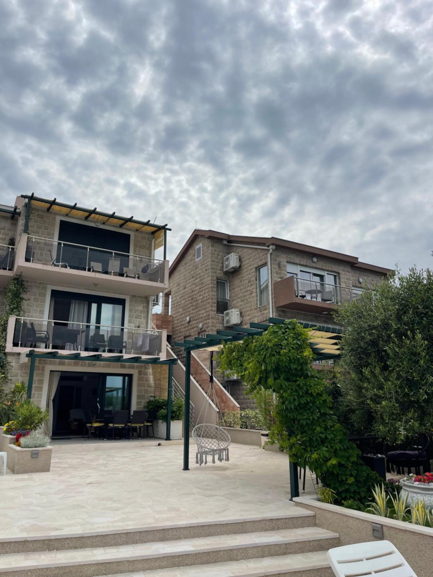 Apartmani Mia Tivat Exterior photo