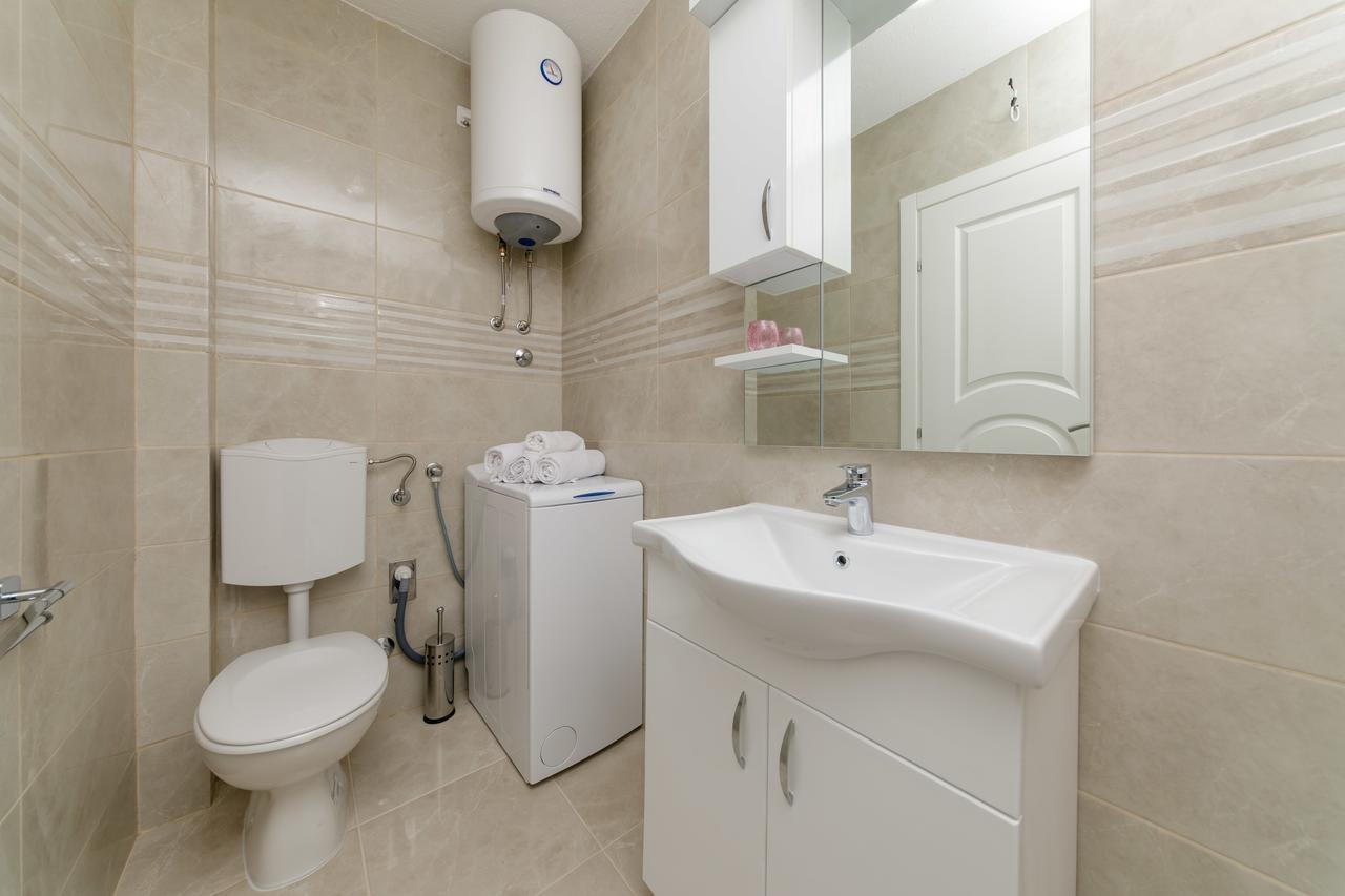 Apartmani Mia Tivat Exterior photo